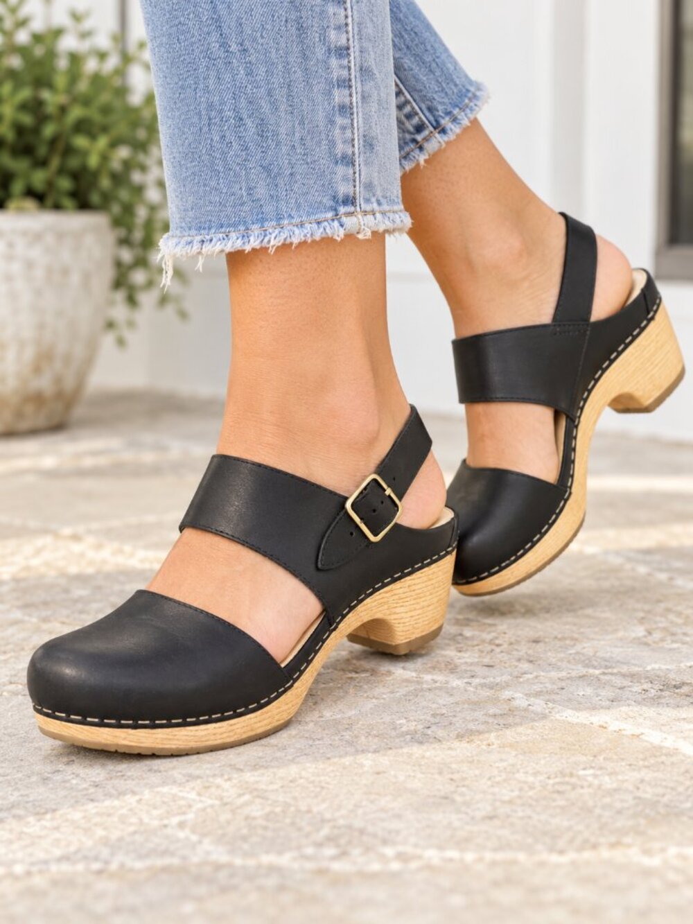 Dansko Black Leather Mary Jane Clog Sandals 38 Wood Heel Buckle Comfort